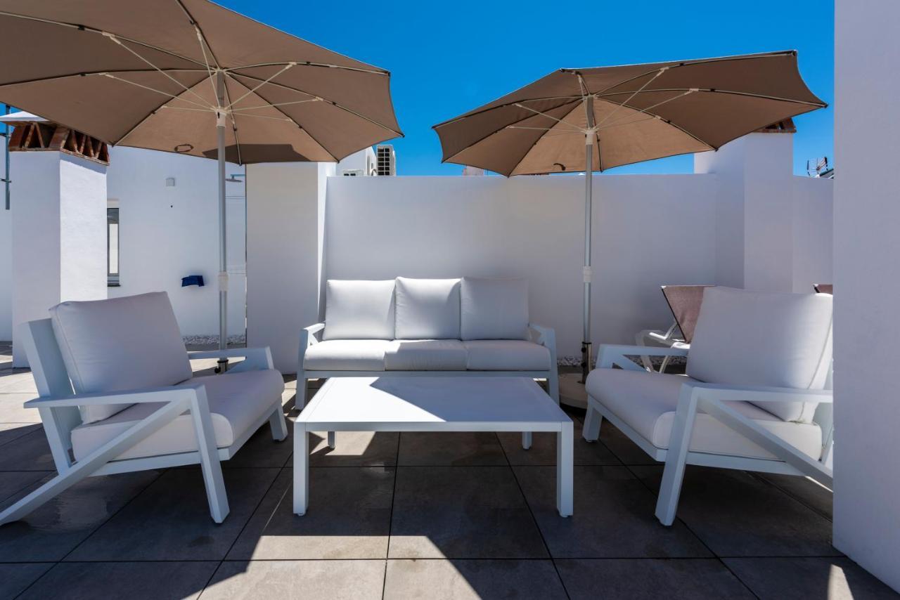 Apartamentos Toboso Plaza Nerja Exterior foto Rooftop lounge at the Hotel